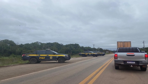 Decepção: Bloqueio da PRF deixa acreanos a 15km de distância de Bolsonaro